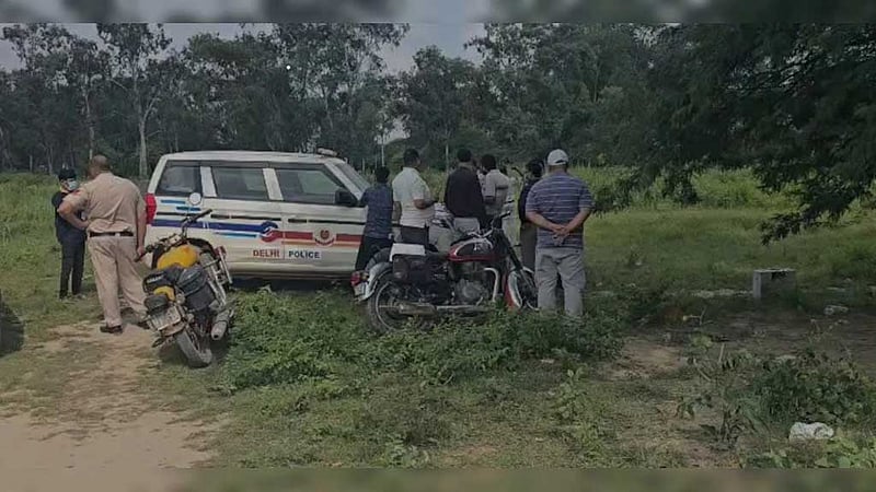 দিল্লিতে কিশোরীকে দলবেঁধে ধর্ষণের পর হত্যা, কুকুরে খাওয়া লাশ উদ্ধার
