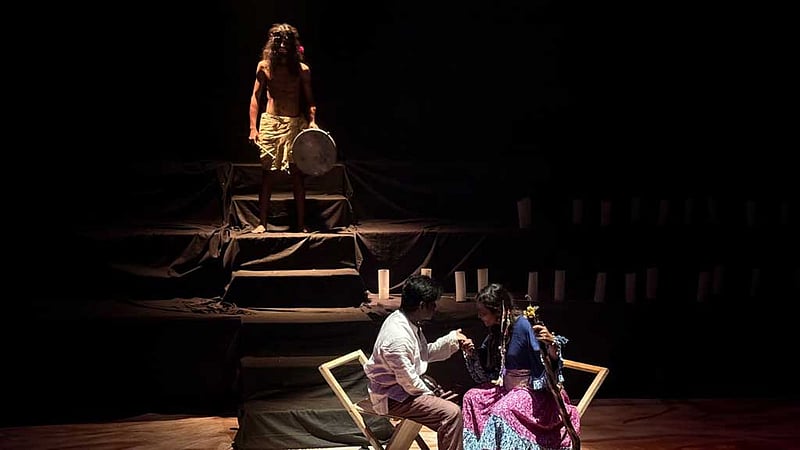 সন্ধ্যায় মঞ্চে ‘দ্য আলকেমিস্ট’