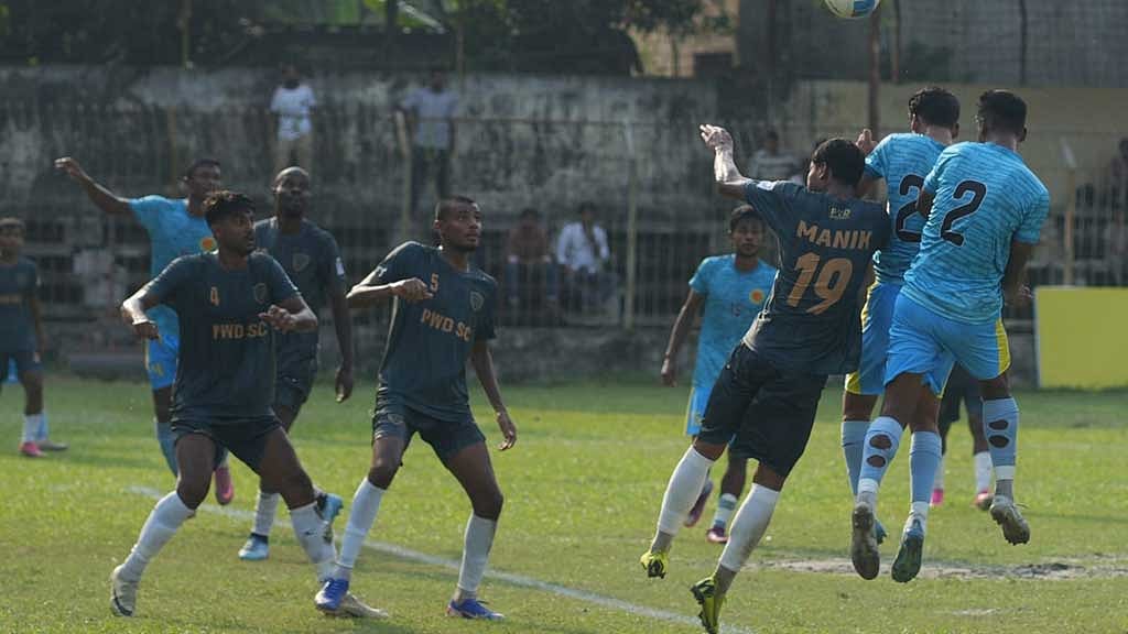 হোঁচট খেয়ে শুরু আবাহনীর
