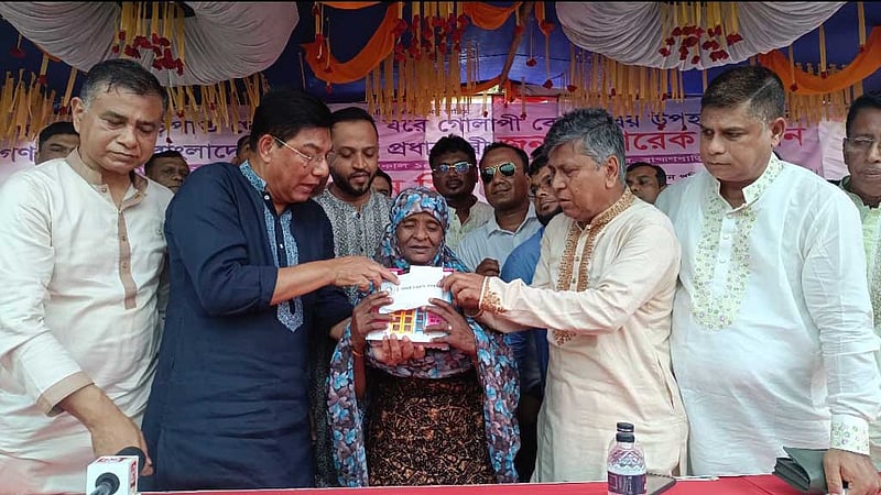 শেখ হাসিনা ফিরলে হাতকড়া পরিয়ে গ্রহণ করা হবে: বিমানমন্ত্রী