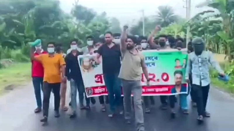 ফরিদপুরে নিষিদ্ধ ঘোষিত ছাত্রলীগের মিছিল
