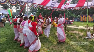 রাজশাহী বিশ্ববিদ্যালয়ে নেচে-গেয়ে ওরাঁওদের ‘কারাম’ উৎসব