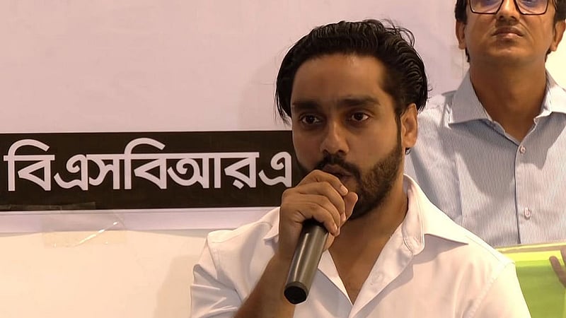 ক্ষতিপূরণের চেক বিতরণ অনুষ্ঠানে নিহতদের পরিবারের কাছে ক্ষমা চান ফেরদৌস স্টিল শিপ ব্রেকিং ইয়ার্ডের এমডি ফেরদৌস ওয়াহিদ।