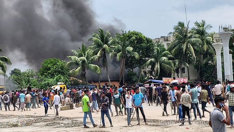 ২০২৪ সালের ৪ অগাস্ট হাটিকুমরুল হাইওয়ে থানায় হামলা ও অগ্নিসংযোগ করা হয়। 