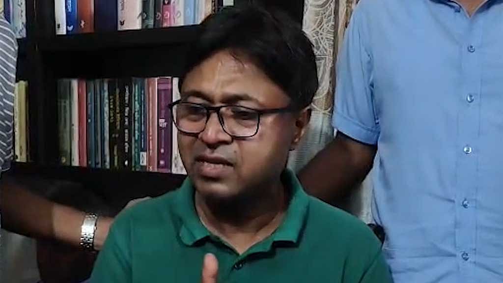 হাসতে হাসতে বাসা থেকে গেল আমার ছেলে, আর ফেরেনি: অপ্রতিমের বাবা