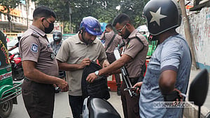বোমাবাজি ও বাসে আগুন: ঢাকায় তল্লাশি ও টহল জোরদারের কথা বলছে পুলিশ