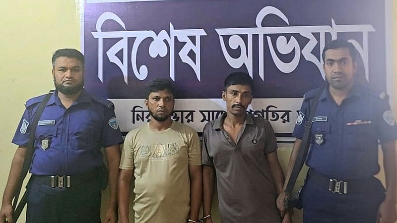 ট্রাকসহ রড চুরির অভিযোগে গ্রেপ্তারকৃতরা। 