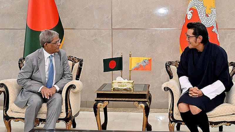 ভুটানের রাজা জিগমে খেসার নামগিয়েল ওয়াংচুক ও রাষ্ট্রপতি মির্জা ফখরুল ইসলাম আলমগীর।