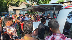 মানিকগঞ্জে ৩ লাশ: স্ত্রী-সন্তানকে হত্যার পর প্রবাসীর ‘আত্মহত্যা’, ধারণা পুলিশের