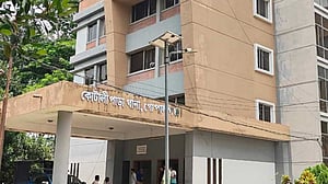 কলেজছাত্রীর ঝুলন্ত লাশ উদ্ধার, চিরকুটে ‘সিলেবাস কমপ্লিট’ না হওয়ার হতাশা