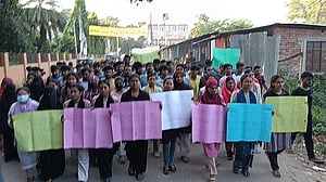 অপ্রতিম হত্যা: কুমিল্লা বিশ্ববিদ্যালয়ে বিক্ষোভ, রোববার ক্লাস-পরীক্ষা বন্ধ