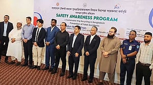 চট্টগ্রামে জাহাজ কাটার সময় ১০ জনের মৃত্যু ‘জ্ঞানের ঘাটতিতে’