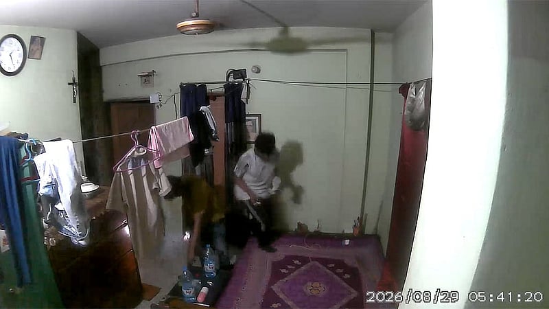 ২৯ অগাস্ট ভোর ৫টা ৪১: সেড্রিকের বাসায় পনি
