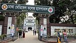 বংশালে সড়কে পড়ে ছিল যুবকের লাশ, দুই পা ভাঙা, মাথায় ক্ষত