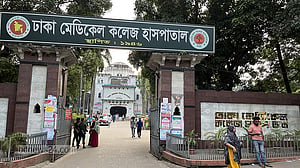 বংশালে সড়কে পড়ে ছিল যুবকের লাশ, দুই পা ভাঙা, মাথায় ক্ষত
