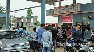 চার ধরনের জ্বালানি তেলের দাম এক লাফে লিটারে বাড়ল ২০ টাকা