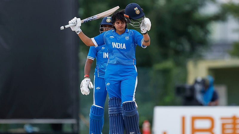 শেফালির তাণ্ডবে গুঁড়িয়ে গেল বাংলাদেশের সোনার পদকের আশা