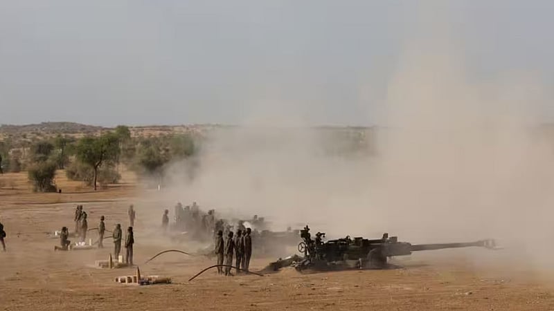 ভারত-যুক্তরাষ্ট্রের সামরিক মহড়া: অত্যাধুনিক হাওউৎজার কামানের গোলাবর্ষণের অনুশীলন