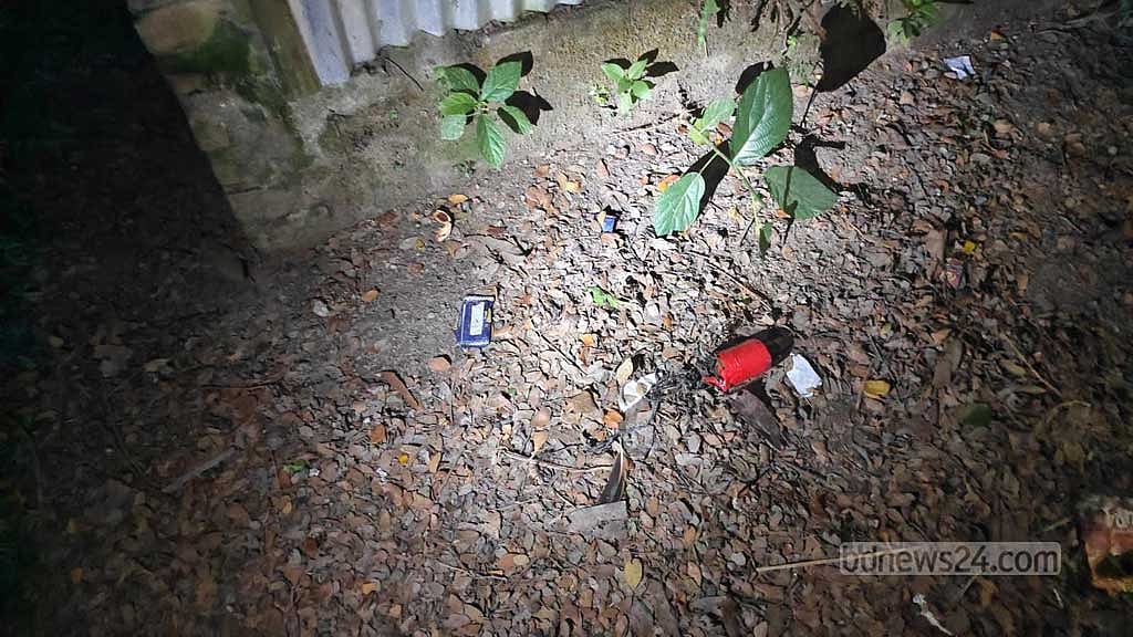 গাইবান্ধায় বাড়ি-স্কুলের সামনে ও সড়কের পাশে ৩ হাতবোমা বিস্ফোরণ