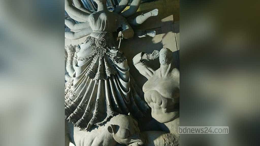 সিলেটে পূজামণ্ডপে ঢুকে কুপিয়ে প্রতিমা ভাঙচুর, যুবক কারাগারে