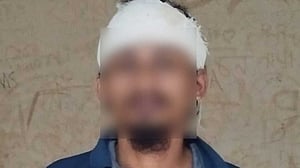 আজিমপুরে বাসে আগুন দেওয়ার চেষ্টার অভিযোগে আটক ১