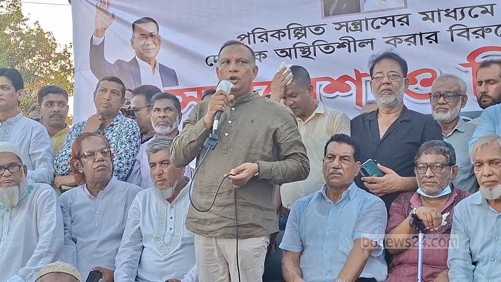 ‘ডিসেম্বরে সরকার ফেলে দেওয়ার আর হাসিনার ফিরে আসার ঘোষণায় যোগসূত্র আছে’