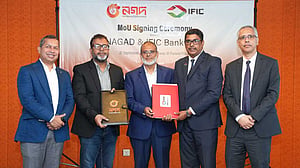 নগদে আইএফআইসি ব্যাংকের সঞ্চয় ও ঋণসেবা চালুর সম্ভাব্যতা যাচাইয়ে চুক্তি