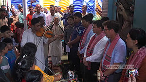 লালমনিরহাটের প্রত্যন্ত গ্রামে লোকগানে মুগ্ধ নরওয়ের রাষ্ট্রদূত