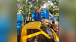কভার্ড ভ্যানকে ধাক্কা দিয়ে লাইনচ্যুত কক্সবাজার এক্সপ্রেস