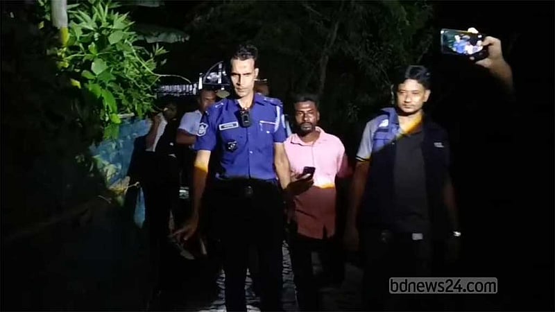 সাতক্ষীরায় গভীর রাতে নজরুলপত্নী মরিয়মের দাফন