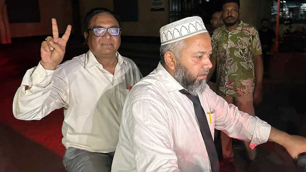 ‘আইনের প্রতি সম্মান দেখিয়ে’ সাবেক পিপিকে থানায় দিলেন আইনজীবী নেতারা