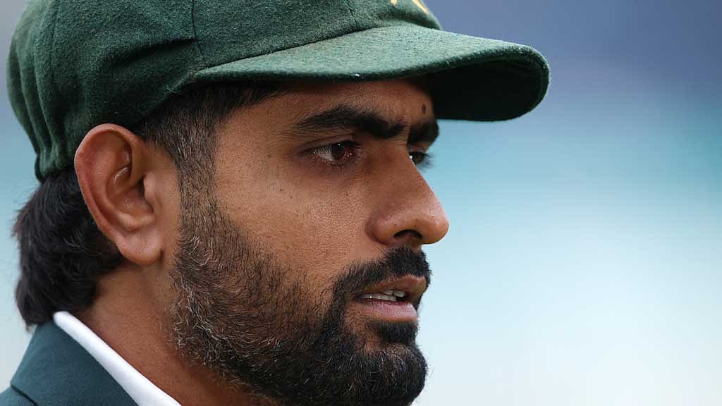 ‘অধিনায়কত্বের চাপ সামলাতে হিমশিম খায় বাবর’