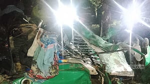 স্বজনের সৎকার শেষে বাড়ি ফেরার পথে সড়কেই প্রাণ গেল তিনজনের