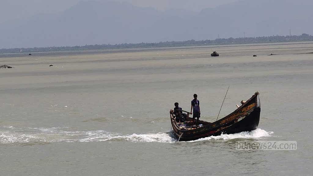 টেকনাফ উপকূলে রোহিঙ্গাবাহী নৌকা ডুবে নিহত ২, নিখোঁজ ১