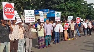 এনসিটি ইজারা দেওয়ার কার্যক্রম বন্ধের দাবিতে মানববন্ধন