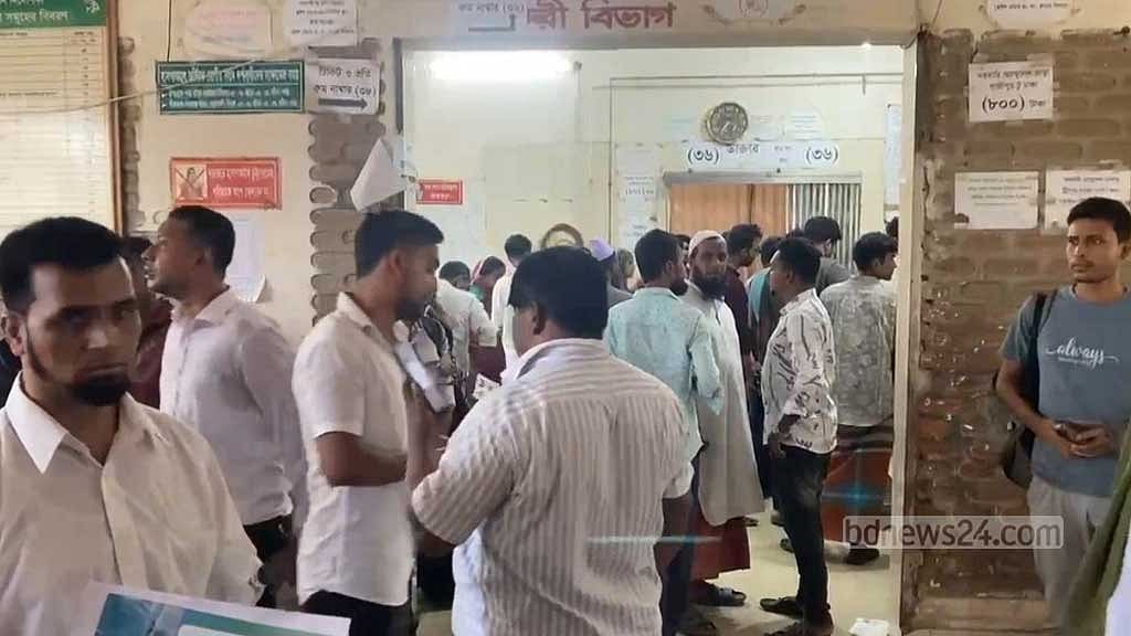 গাজীপুরে ট্রাক চাপায় প্রাণ গেল ইজিবাইকের ৩ আরোহীর