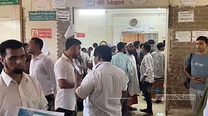 গাজীপুরে ট্রাক চাপায় প্রাণ গেল ইজিবাইকের ৩ আরোহীর