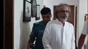 মোহাম্মদপুর থেকে সাবেক এমপি মোশতাক আহমেদ রুহি গ্রেপ্তার