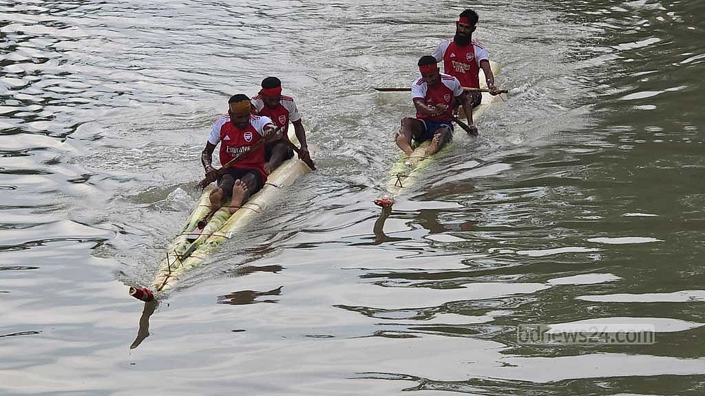 ভেলা-চাড়ি বাইচে বারাশিয়া নদীর দুই পাড়ে উৎসবের আমেজ