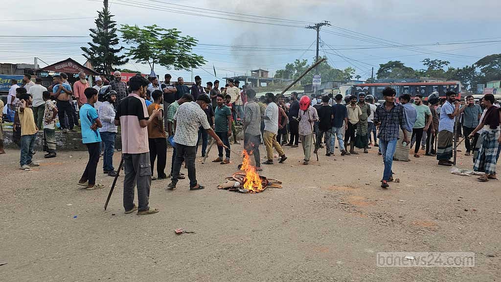 সুনামগঞ্জে ছাত্রদল-শিবির ধাওয়া পাল্টাধাওয়া, জামায়াত কার্যালয় ভাঙচুর