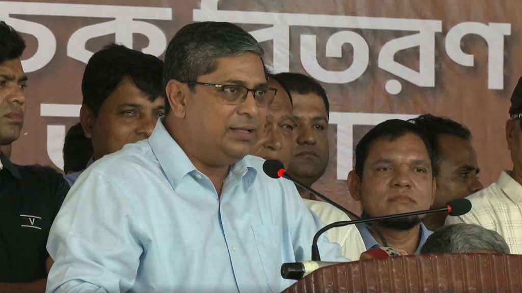 একটি দলের ‘অভিনয়’ দেখতে দেখতে আমরা ‘অস্থির’: মীর শাহে আলম
