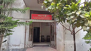 ঢাকা মেডিকেলে ২ কারাবন্দির মৃত্যু