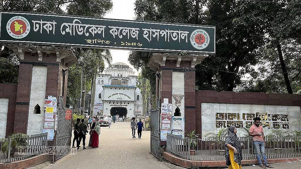 চকবাজারে বৃষ্টিতে ভেজার সময় ছাদ থেকে পড়ে স্কুলছাত্রের মৃত্যু