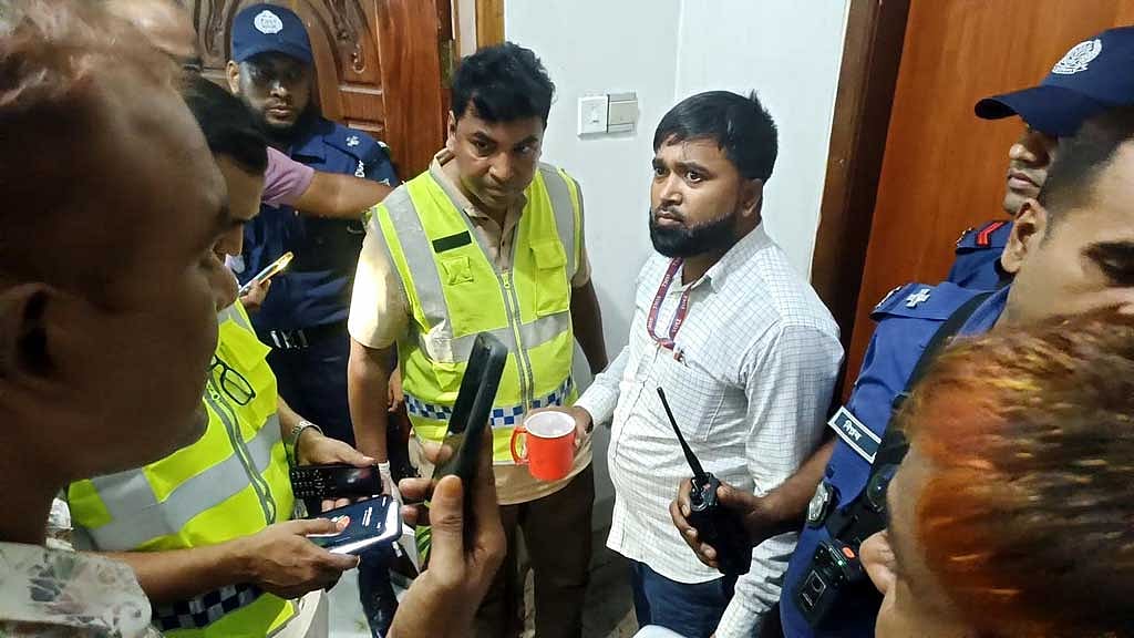 নাটোরে শিশুর আঙুল কেটে নেওয়ার অভিযোগ কনস্টেবলের বিরুদ্ধে