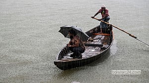 বুড়িগঙ্গায় আশ্বিনের বৃষ্টি