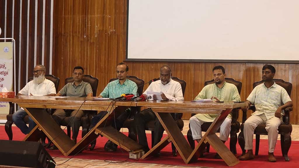 ‘আমরা উনাকে বিশ্ববিদ্যালয়ে চাই না’