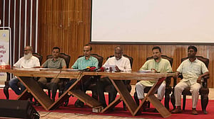 ‘আমরা উনাকে বিশ্ববিদ্যালয়ে চাই না’