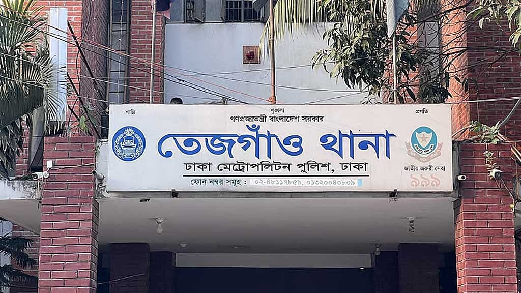 পথচারীকে ছুরিকাঘাত, রক্তাক্ত অবস্থায় ‘ছিনতাইকারীকে’ মারধর