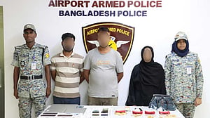 শাহজালালে ৩৬ ভরি স্বর্ণালংকারসহ ৩ জন আটক