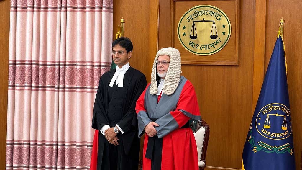 হাই কোর্টের স্থায়ী বিচারপতি হিসেবে শপথ নিলেন দেবাশীষ রায়